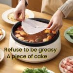 White round oil-absorbing paper mats placed under fried snacks on a plate.