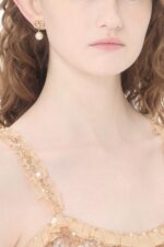 Valentino Garavani Logo Signature Earrings Gold