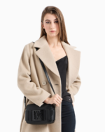 This ARMANI EXCHANGE crossbody bag is designed for daily city use, offering a practical shape and a structured silhouette.
