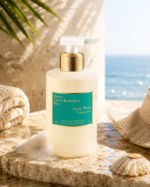 ⁦Maison Francis Kurkdjian - Aqua Media Cologne Forte Hand And Body Cleansing Gel - 350ml⁩ - الصورة ⁦3⁩