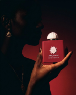 ⁦Amouage – Love Hibiscus Eau de Parfum (100ml)⁩ - الصورة ⁦3⁩