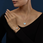 ⁦Chopard - Happy Hearts Bangle⁩ - الصورة ⁦4⁩