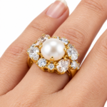 Caroline Svedbom - Molly Ring, 18K Gold Plated Brass, Pearl & Swarovski® Crystals - Image 3