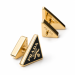 ⁦Prada – Enamel Logo Stud Earrings in Gold-Tone Metal⁩ - الصورة ⁦3⁩